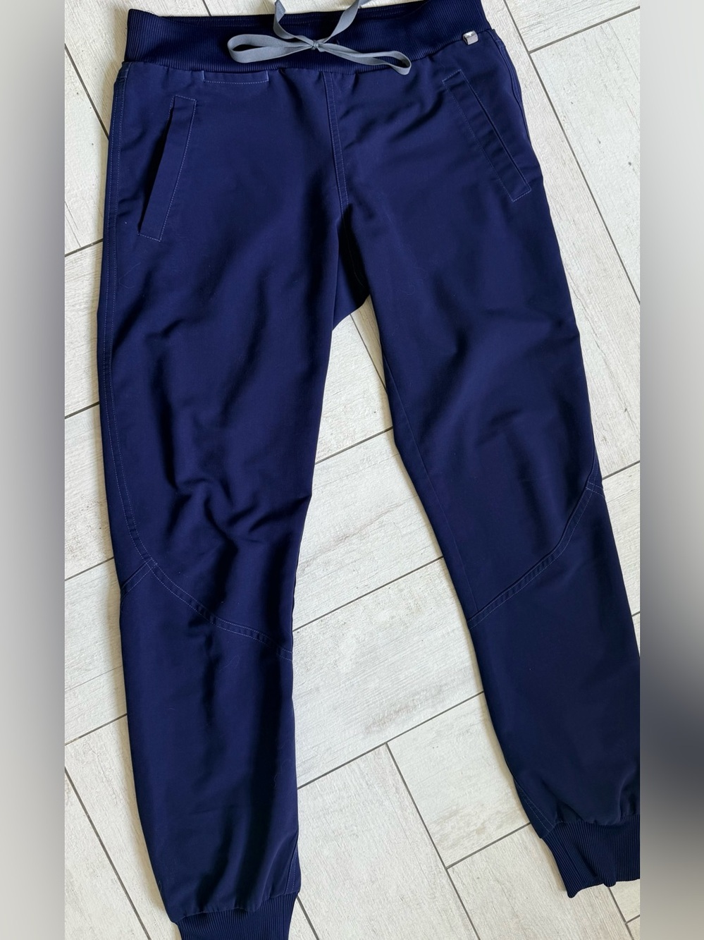 FIGS Zamora Mid-Rise 4-Pocket Jogger Scrub Pants – Navy Blue XS